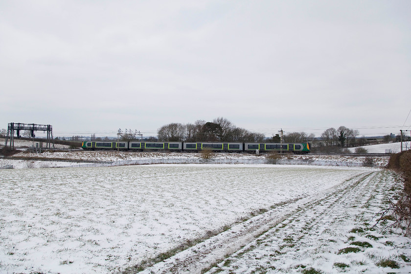 Class 350, LN 11.14 Birmingham New Street-London Euston (2Y16, 17L), between Roade & Ashton 
 An unidentified class 350 passes a bleak winter scene near Roade in Northamptonshire forming the 11.14 Birmingham New Street to London Euston. 
 Keywords: Class 350 2Y16 between Roade & Ashton