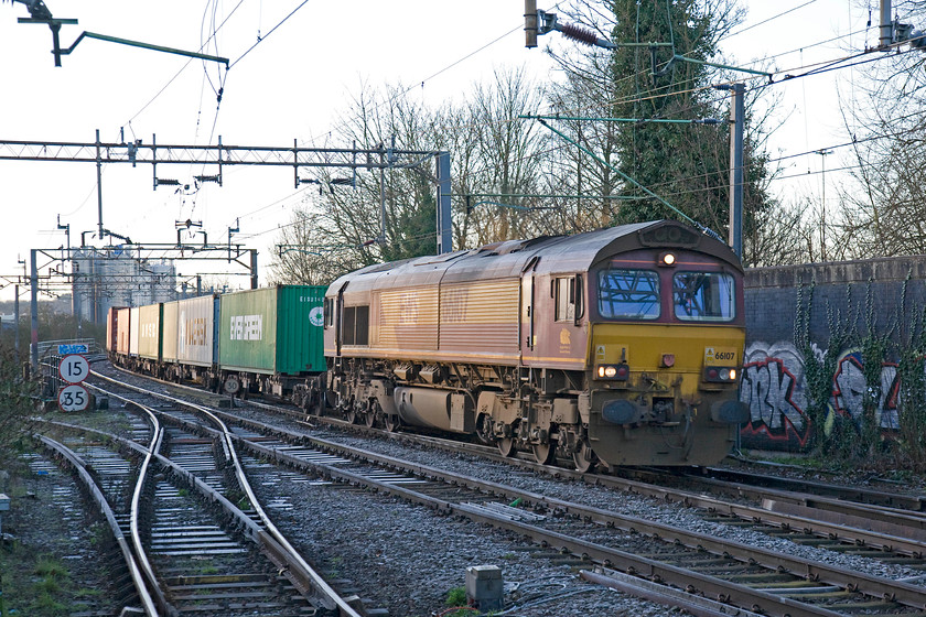 66107, 04.17 Felixstowe South-Burton-on-Trent Yard (4M07), Northampton station car park 
 66107 arrives at Northampton leading the 04.17 Felixstowe South to Burton-on-Trent 4M07 Freightliner. The picture is taken from the old station car park that is now in use for staff parking. The line off to the left is a short stub of track being all that remains of the Nene Valley line that went to Wellingborough and, ultimately, Peterborough. 
 Keywords: 66107 04.17 Felixstowe South-Burton-on-Trent Yard 4M07 Northampton station car park