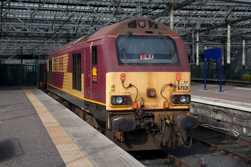 67021, stabled, Edinburgh Waverley station 
 Since I took the last picture of 67021 stabled at the eastern end of Edinburgh Waverley station two days ago, it has moved. There could be an innocent explanation for this but has it had to perform a rescue of some kind one wonders? 
 Keywords: 67021 Edinburgh Waverley station