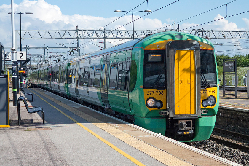 377708, SN 15.10 East Croydon-Milton Keynes Central (2M37), Milton Keynes Central station 
 377708 arrives at Milton Keynes Central with the 15.10 Southern service from East Croydon. 
 Keywords: 377708 15.10 East Croydon-Milton Keynes Central 2M37 Milton Keynes Central station