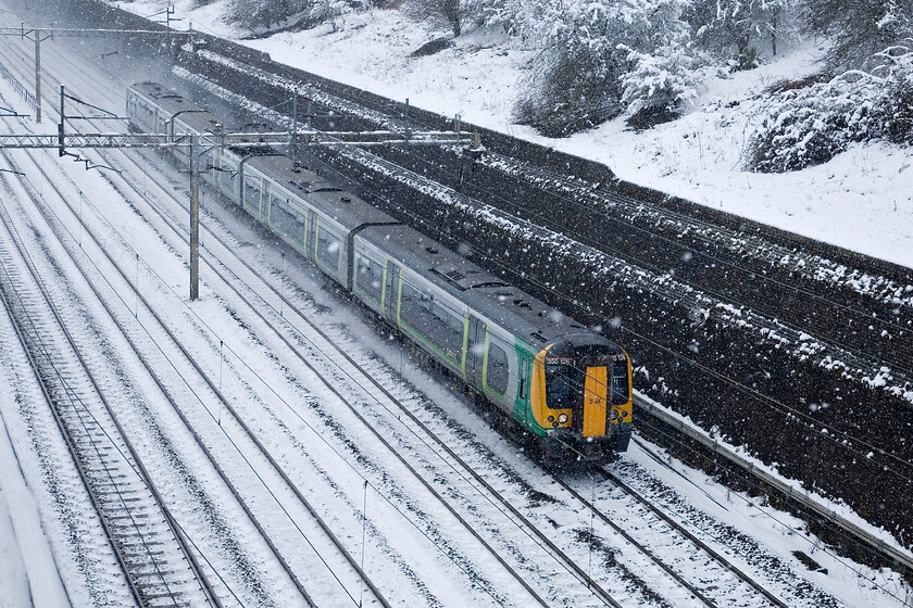 350126, 10.37 Crewe-London Euston, Roade cutting