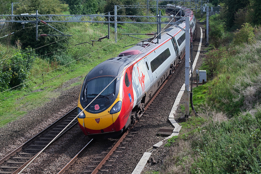 390103, VT 14.20 London Euston-Manchester Piccadilly (1H30, RT), Dodford Lane Bridge SP623607 
 390103 'Virgin Hero' takes a sharp curve north of Weedon with the 14.20 Euston to Manchester Piccadilly. 
 Keywords: 390103 1H30 Dodford Lane Bridge SP623607