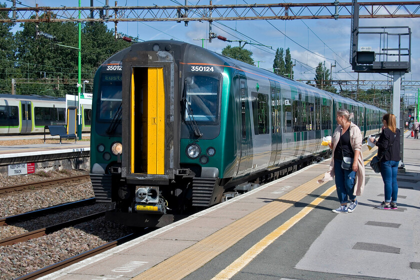 350124, LN 09.06 Birmingham New Street-London Euston, (1Y26, 10L), Northampton station 
 Our journey down to London from Northampton was aboard a very crowded 350124 working the 09.06 Birmingham to Euston 1Y26 service. The train got extremely busy from Milton Keynes (with no further stops from there) as it was a short-formed service with just four carriages. This did mean that I could not get my usual array of photographs as we passed Wembley Yard as I could not get near a window! 
 Keywords: 350124 09.06 Birmingham New Street-London Euston 1Y26 Northampton station London Northwestern desiro