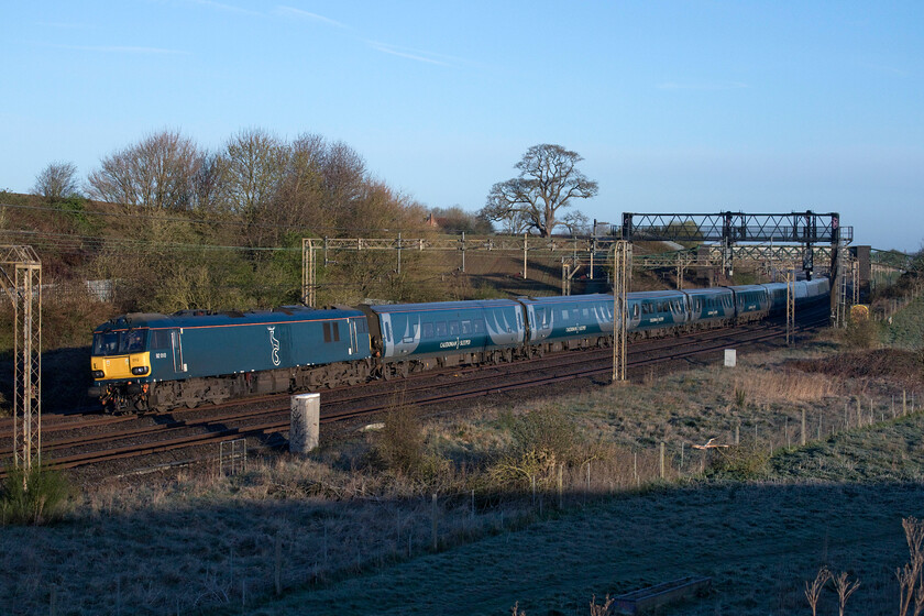 92010, CS 20.45 Inverness & 19.50 Fort William-London Euston (1M16, 2E), Old Linslade 
 With the sun just high enough to illuminate the train but not yet to melt the previous night's frost 92010 passes Old Linslade just north of Leighton Buzard. This is my first photograph this year of Caledonian Sleeper's 20.45/19.50 Inverness/Fort William to Euston something that can only be done with the lengthening days. 
 Keywords: 92010 20.45 Inverness 19.50 Fort William-London Euston 1M16 Old Linslade Caledonian Sleeper