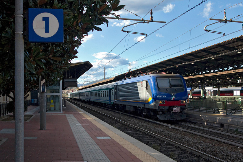 464.505, 17.20 Florence SMN-Arezzo (1161), Florence CM station 
 Looking very smart in its Trenitalia blue livery, 464.505 leads the 17.20 Florence SMN to Arezzo through Florence CM station's platform two or 'binario 2' as is used throughout the Italian railway network. 
 Keywords: 464.505 17.20 Florence SMN-Arezzo 1161 Florence CM station