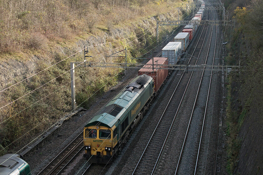 66554, 07.50 Felixstowe North-Lawley Street (4M94, 16L), Roade cutting 
 With an up Desiro just coming into shot 66554 heads north leading the 07.50 Felixstowe North to Lawley Street Freightliner service. I have not framed the freight particularly well to show the well-loaded 4M94 service passing through Roade cutting with the tail of the train out of view around the curve. 
 Keywords: 66554 07.50 Felixstowe North-Lawley Street 4M94 Roade cutting Freightliner