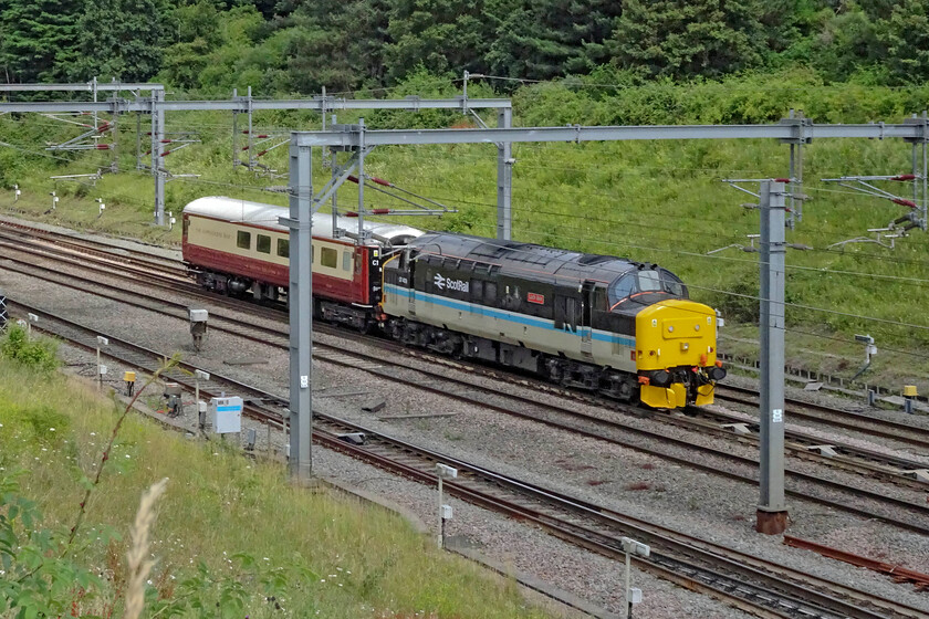 37409, 08.37 Crewe HS-Southall LSL (5Z44, 14E), Loughton Redway bridge 
 Looking superb in its ScotRail reproduction livery 37409 'Loch Awe' passes through Milton Keynes at a crawling pace leading just one lone coach heading for Southall from LSL's Crewe depot as 5Z44. The coach is a former HST buffet car that has been superbly overhauled looking at the smart exterior paintwork. 
 Keywords: 37409 08.37 Crewe HS-Southall LSL 5Z44, 14E Loughton Redway bridge Loch Awe