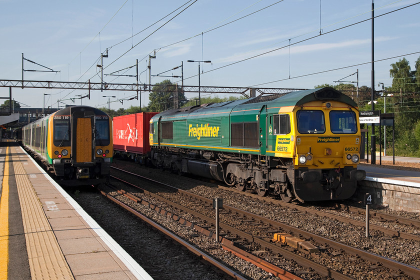 66572, 04.25 Felixstowe North-Lawley Street (4M88) & 350119, LM 06.54 Birmingham New Street-London Euston (2Y52), Northampton station 
 Whilst the 06.54 Birmingham New Street to Euston pauses at Northampton, 66572 passes through leading the 4M88 04.25 Felixstowe to Hams Hall. 66572 arrived in the UK in November 2003 and has been a Freightliner locomotive since. 
 Keywords: 66572 04.25 Felixstowe North-Lawley Street 4M88 350119 06.54 Birmingham New Street-London Euston 2Y52 Northampton station