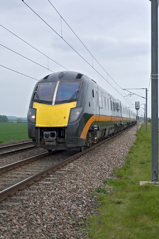 180107, GC 15.50 London King's Cross-Bradford Interchange (1D93), Frinkley Lane crossing SK906436 
 Taken from a place of safety at Frinkley Lane crossing between Grantham and Newark Grand Central's 15.50 King's Cross the Bradford Exchange 1D93 service is seen. 180107 'Hart of the North' is working the train that was a full line speed as it passed me standing by the fence of the former level crossing at Frinkley Lane that is now a footpath and bridleway crossing. A couple of minutes after this GC service had passed its mirror image working headed south, see...... https://www.ontheupfast.com/p/21936chg/30012185205/x12-180114-gc-15-08-bradford-interchange 
 Keywords: 180107 15.50 London King's Cross-Bradford Interchange 1D93 Frinkley Lane crossing SK906436 Grand Central Adelante Hart of the North