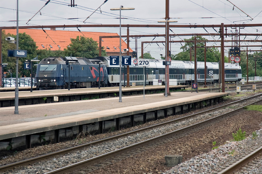 1530, 15.27 sterport-Holbk, Roskilde station 
 For a relatively small town of just over fifty thousand people, the station is large with what appears to be a disproportionately high number of platforms. Class ME number 1530arrives at the station leading the 15.27 sterport to Holbk service. This image clearly illustrates how short the double-decker trains are being, in this particular case, just four carriages long. 
 Keywords: 1530 15.27 sterport-Holbk Roskilde station DSB Class ME