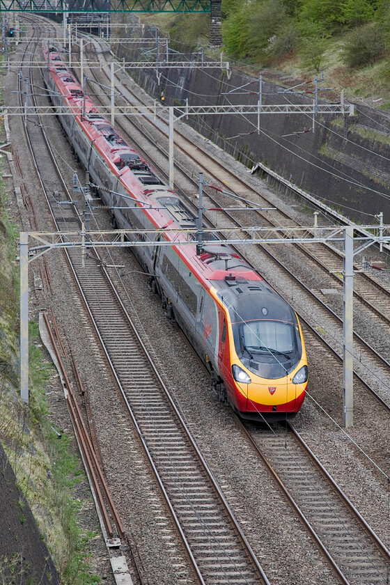 Class 390, VT 10.48 Liverpool Lime Street-London Euston, Roade cutting 
 An unidentified Class 390 Pendolino passes south through Roade cutting working the 10.48 Liverpool to Euston train. With their numbers deep down on the side of the power cars, it is very difficult to identify the sets from this angle. 
 Keywords: Class 390 10.48 Liverpool Lime Street-London Euston Roade cutting Virgin Pendolino