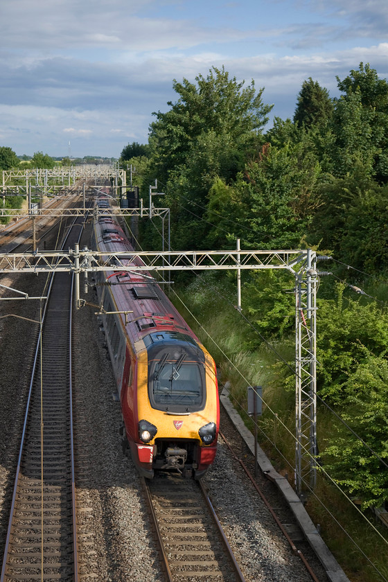 Class 221s, VT 17.40 London Euston-Glasgow Central (9S97), Victoria bridge 
 With the overcast conditions earlier in the day having given way to a bit of sunshine, a pair of Class 221 Voyagers pass Victoria bridge between Roade and Ashton with the 17.40 Euston to Glasgow Central. 
 Keywords: Class 221 17.40 London Euston-Glasgow Central 9S97 Victoria bridge Virgin West Coast Voyager