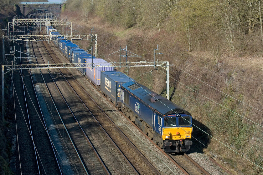 66422, 12.41 DIRFT-Tilbury FLT (4L48, RT), Hyde Roade bridge 
 The daily (seven days a week) 4L48 12.41 (or time thereabouts) Daventry to Tilbury FLT service labours through Roade cutting seen from Hyde Road bridge. It is led by regular DRS performer 66422 'Max Joule 1958-1999', which I have a number of photographs of over the years. 
 Keywords: 66422 12.41 DIRFT-Tilbury FLT 4L48 Hyde Roade bridge DRS