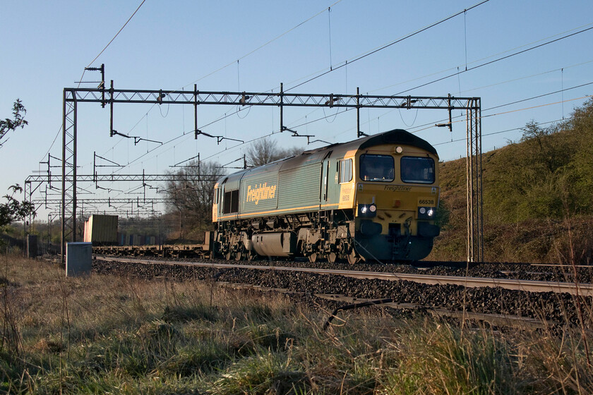 66538, 02.57 Felixstowe North-Garston (4M45, 51E), Old Linslade 
 The 4M45 02.57 Felixstowe to Garston Freightliner passes Old Linslade with 66538 leading the train. It makes a change for me to take a train at this low angle but with the severe backlighting on offer this early in the morning I opted for something different also nicely framed by the electrification masts and the boom. 
 Keywords: 66538 02.57 Felixstowe North-Garston 4M45 Old Linslade Freightliner