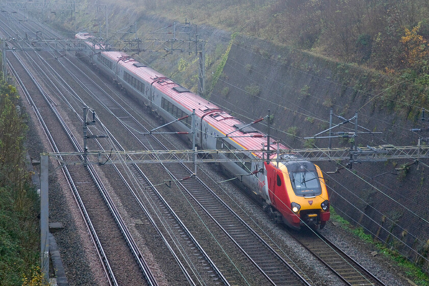 Class 221, VT 10.10 London Euston-Chester (1D24), Roade cutting 
 An unidentified Virgin Voyager rushes through Roade cutting working the 1D24 10.10 Euston to Chester service. 
 Keywords: Class 221 10.10 London Euston-Chester 1D24 Roade cutting Virgin Voyager