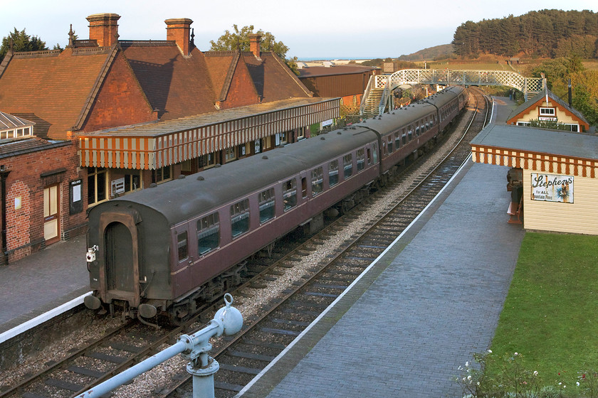 0005.-1982,-0016.0020-Holt-Sheringham,-Weybourne-Station 0001 
 There are few passengers or visitors on Weybourne station as the last train of the day pauses before heading to Sheringham as the 16.20 from Holt. Once it arrives at tits destination, and after leaving the stock, the leading locomotive, 1982 'Ring Haw', will run back to Weybourne yard for the fire to be dropped and servicing. 
 Keywords: 1982 16.20 Holt-Sheringham Weybourne station