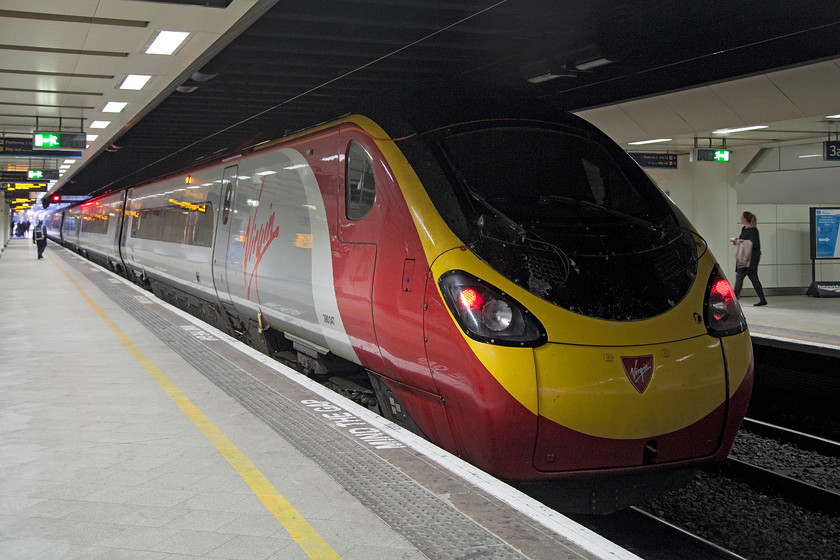 390047, VT 06.20 London Euston-Birmingham New Street (9G02), Birmingham New Street Station 
 This is the train that I took from Rugby to Birmingham New Street, the 06.20 ex. Euston. The train was worked by 390047 the set that undertook the speed record attempt between Glasgow and Euston on 22nd September 2006. 
 Keywords: 390047 06.20 London Euston-Birmingham New Street 9G02 Birmingham New Street Station