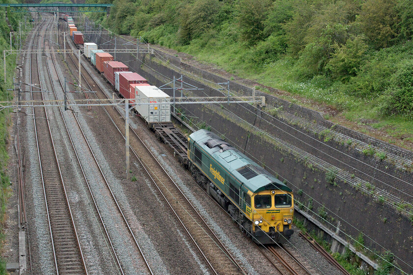 66550, 12.15 Trafford Park-Felixstowe North (4L92, 7E), Roade cutting 
 Freight one......

66550, 4L92 12.15 Trafford Park to Felixstowe passes through Roade cutting. 
 Keywords: 66550 12.15 Trafford Park-Felixstowe North 4L92 Roade cutting Freightliner