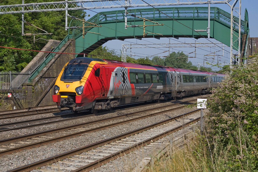 221115, VT 06.52 Holyhead-London Euston (1A15), Bradwell SP83139 
 221115 approaches Milton Keynes passing Bradwell with the 06.52 Holyhead to Euston Virgin service. As I have already stated on another image taken on this day, photographic opportunities in this area are very limited with the few bridges covered with wire netting and the lineside heavily fortified with palisade fencing. Shots like this are as about as good as it gets! 
 Keywords: 221115 06.52 Holyhead-London Euston 1A15 Bradwell SP83139 Virgin West Coast Voyager