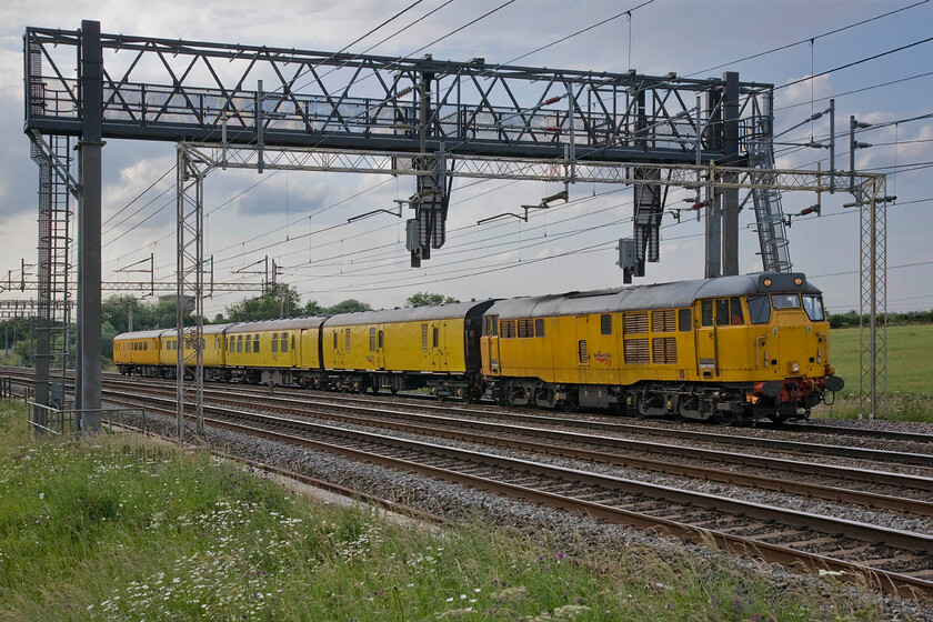 31465, 15.30 Derby-Euston Down Carr Shed (3Z68), Roade Hill 
 The use of a Class 31 on a test train this far south on the WCML is a bit of a rarity. The was plenty of gen on the forums logging the 15.30 Derby to Euston Down Carr shed's progress with it causing some considerable excitement. 31465 leads the four test vehicles past Roade Hill unfortunately not quite coinciding with some sunshine! 31465 entered service in 1960 as D5637. It became 31213 under TOPS and was based for a time (05.76-05.88) and was photographed by me at that time, for example, see......https://www.ontheupfast.com/p/21936chg/25511221404/x31213-09-15-weymouth-bristol-temple and..... https://www.ontheupfast.com/p/21936chg/27007736604/x31213-12-07-portsmouth-harbour-bristol 
 Keywords: 31465 15.30 Derby-Euston Down Carr Shed 3Z68 Roade Hill Network Rail