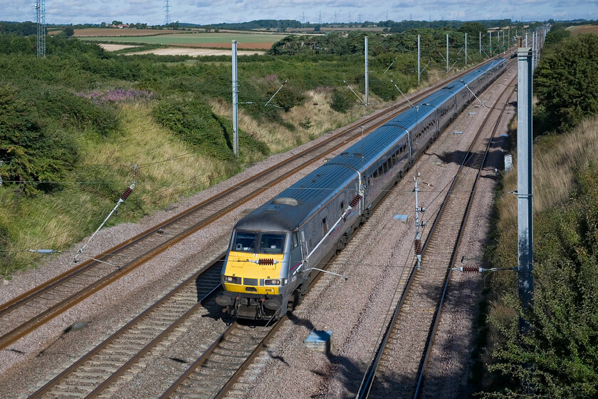 82219, GN 07.22 Newcastle-London King's Cross (1Y16), Essendine TF042129 
 DVT 82219 leads the 07.22 Newcastle to King's Cross East Coast service at Essendine. It is at line speed having descended Stoke Bank that can be seen stretching out in the distance. I stood in a very similar spot back in the summer of 1981, see... https://www.ontheupfast.com/p/21936chg/30047000083/class-47-up-working-essendine-tf043129 
 Keywords: 82219 07.22 Newcastle-London King's Cross 1Y16 Essendine TF042129 East Coast DVT