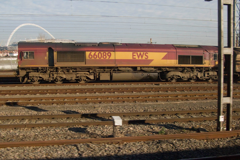 66089, 07.07 Dollands Moor-Daventry (6M44), Wembley Yard 
 With the 133 feet high Wembley Stadium arch dominating the background, 66089 pauses in Wembley yard at the head of the 6M44 07.07 Dollands Moor to Daventry railfreight terminal. 
 Keywords: 66089 07.07 Dollands Moor-Daventry 6M44 Wembley Yard