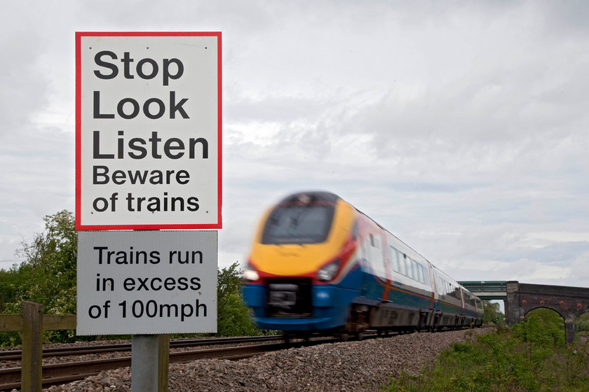 222102, EM 08.49 Sheffield-London St. Pancras (1C27, 8L), Souldrop SP983611 
 The message is quite clear here at the foot crossing that takes the footpath over the slow and fast lines just outside the village of Souldrop in Bedfordshire. 222102 passes the crossing with the 08.49 Sheffield to St. Pancras 1C27 working that arrived eight minutes late at its destination. 
 Keywords: 222102 1C27 Souldrop SP983611