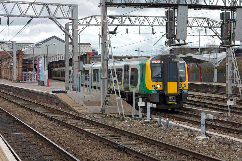 350231, LM 11.36 Birmingham New Street-Liverpool Lime Street (1F41), Crewe station 
 350231 leaves Crew station with the London Midland 11.36 Birmingham New Street to Liverpool Lime Street. Despite many re-builds, Crewe station still remains somewhat messy and a little chaotic as in this view. It is likely that it is going to see another huge programme of development if HS3 comes to fruition? 
 Keywords: 350231 11.36 Birmingham New Street-Liverpool Lime Street 1F41 Crewe station