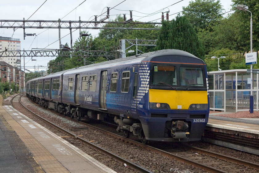 320302, SR 12.25 Dalmuir-Dalmuir ECS (5L06), Dalmuir station 
 320302 draws into Dalmuir station with a short ECS working from the sidings just behind the train. It then sat at the platform from about half an hour before working off east. 
 Keywords: 320302 5L06 Dalmuir station