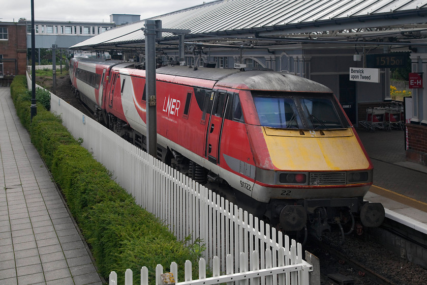 91122, GR 14.30 Edinburgh Waverley-London King`s Cross (1E19, 2L), Berwick-upon-Tweed station 
 91122 pushes the rear of the 14.30 Edinburgh to King's Cross away and through Berwick-upon-Tweed station. The front of the train will already be on the impressive Royal Border bridge that crosses the River Tweed far below. Berwick station was very well kept and a credit to the LNER team who work there and look after it; long live the state railway! 
 Keywords: 91122 14.30 Edinburgh Waverley-London King`s Cross 1E19 Berwick-upon-Tweed station