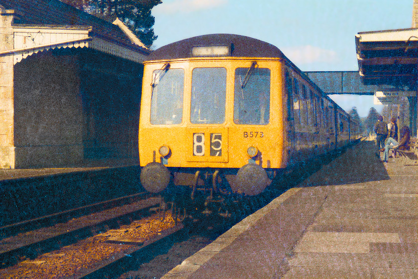 B573, unidentified down working, Bradford-on-Avon station 
 A class 119 DMU, set number B573 composed of W51055, W59417 and W51083 arrives at Bradford-on-Avon with an unidentified down working to Weymouth. I travelled on this DMU to Westbury. 
 Keywords: B573 Bradford-on-Avon station