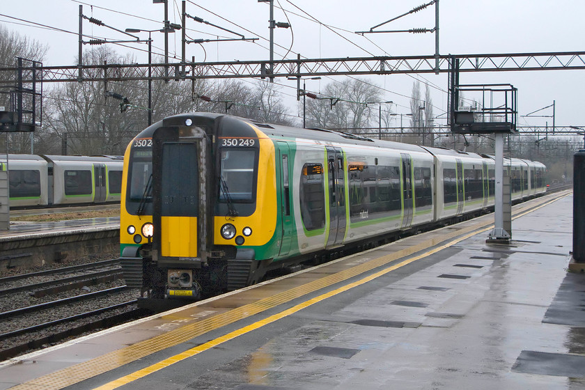 350249 (to join with 350244), LM 11.19 Birmingham New Street-London Euston, Northampton station 
 350249 drifts slowly into Northampton station working the 11.19 Birmingham to Euston London Midland service. Just out of sight behind me 350244 is already at the platform waiting for the Birmingham service to arrive. Both will join together and work forward as an eight-car train. My wife and I took this train to Harrow and Wealdstone. 
 Keywords: 350249 350244 11.19 Birmingham New Street-London Euston Northampton station London Midland Desiro