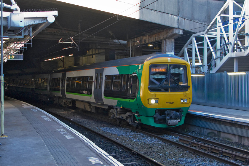 323207, LM 15.46 Four Oaks-Longbridge (2N62), Birmingham New Street station 
 323207 leaves the confines of Birmingham New Street station with the 15.46 Four Oaks to Longbridge cross-Birmingham service. There are plans to replace these ageing units in the next few years as further electrification in the Birmingham area takes place, for example down the Lickey Incline to Bromsgrove. 
 Keywords: 323207 15.46 Four Oaks-Longbridge 2N62 Birmingham New Street station