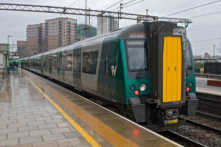 350369, LN 16.09 London Euston-Milton Keynes Central (2K43, 4E), Watford Junction station 
 Using my Oyster account to the full limit of its validity I travelled from Euston to Watford Junction on a London Northwestern service. In the pouring rain at Watford Junction, the rear of the 16.09 Euston to Milton Keynes is seen worked, at the rear, by 350369. 
 Keywords: 350369 16.09 London Euston-Milton Keynes Central 2K43 Watford Junction station London Northwestern Desiro