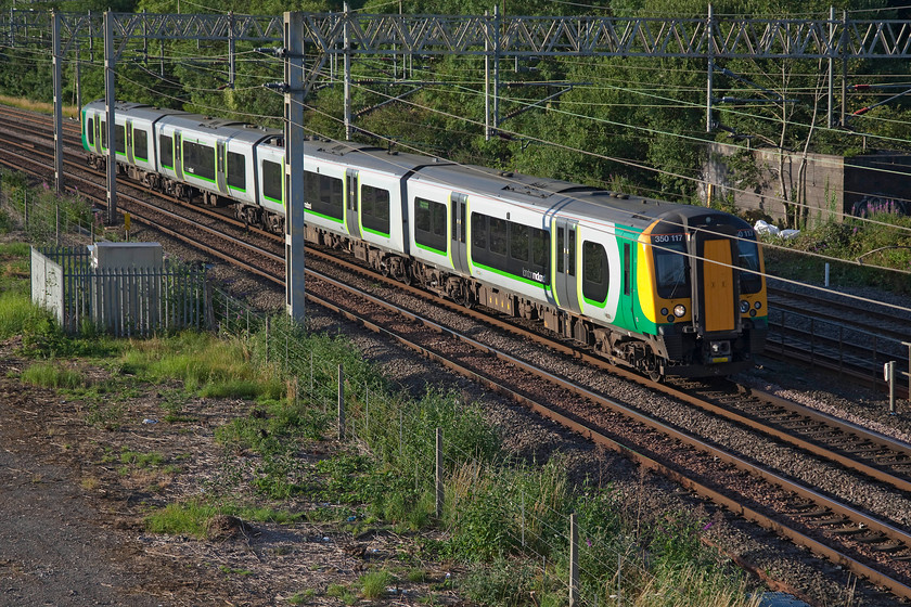 350117, LM 05.34 London Euston-Birmingham New Street (2Y01, 2L), site of Roade station 
 In the early morning sun, 350117 passes the site of Roade station with the 05.34 Euston to Birmingham New Street. 
 Keywords: 350117 2Y01 site of Roade station