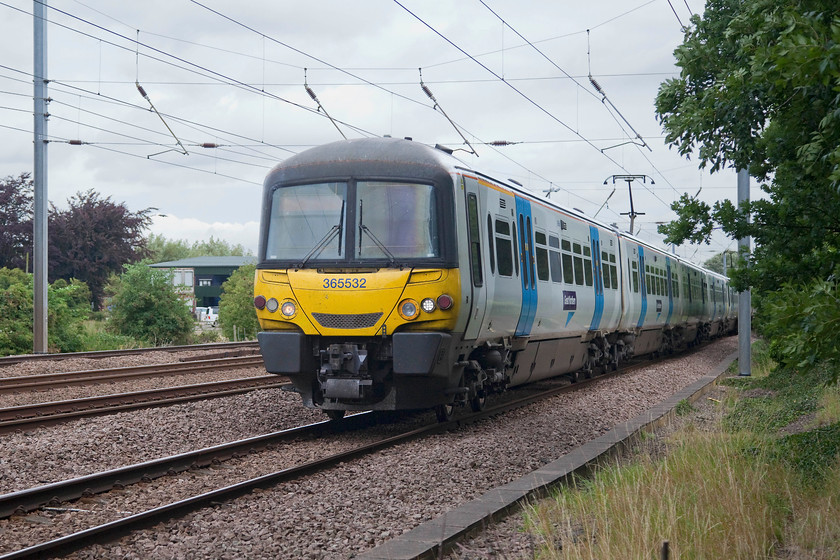 365532, GN 09.19 Peterborough-London Kings Cross (1P13, 2L), Gills Crossing 
 Great Northern's 365532 takes the up slow past Offord Cluny forming the 09.19 Peterborough to King's Cross. A familiar sight on this route for some years now, things are all set to change next year as the class 700s are introduced. 
 Keywords: 365532 1P13 Gills Crossing