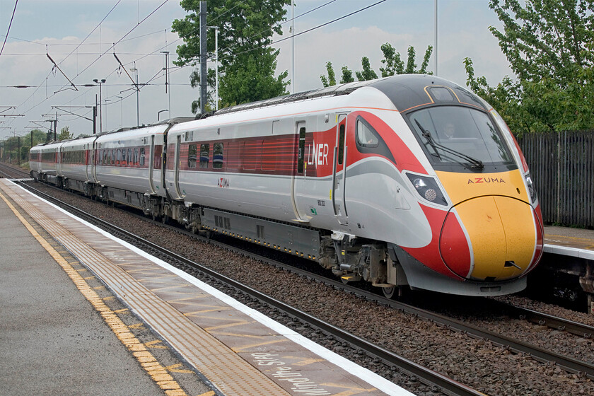 800203, GR 12.45 Leeds-London King's Cross (1A30, 1L), Bentley station 
 Running very slowly on caution signals behind the preceding 6D65 freight LNER's 800203 passes through Bentley station on the approach to Doncaster. It is working the 12.45 Leeds to King's Cross that did not suffer unduly from the delay only arriving one minute adrift into London later in the afternoon. 
 Keywords: 800203 12.45 Leeds-London King's Cross 1A30 Bentley station LNER Azuma