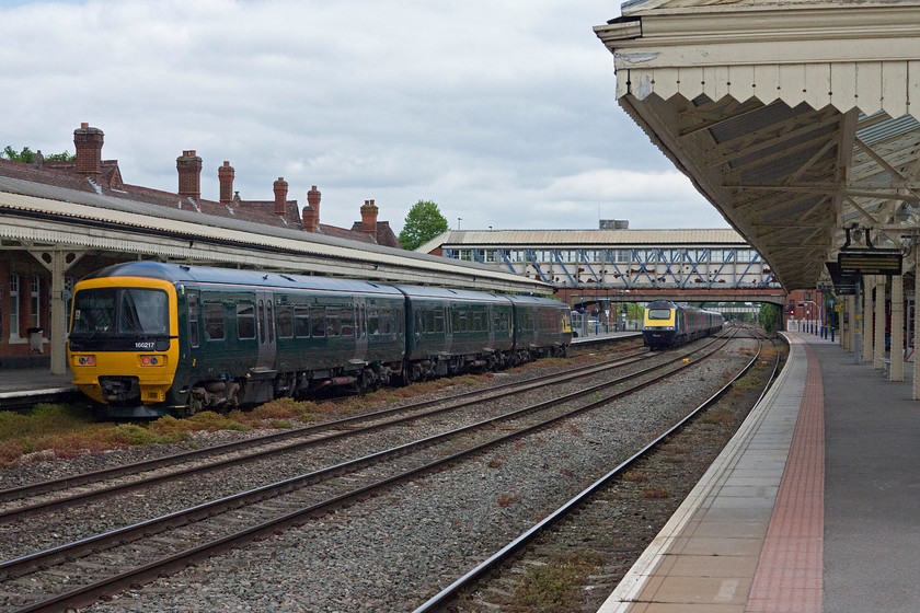 166217, GW 12.38 Bedwyn-London Paddington (1K61) & class 43, GW 08.44 Penzance-London Paddington (1A81), Newbury station 
 Under grey skies at Newbury 166217 sits waiting to leave with the 12.38 Bedwyn to paddington local stopper. Meanwhile, the 08.44 Penzance to Paddington HST working has just swept past on the up fast with an unidentified class 43 doing the work at the rear. 
 Keywords: 166217 12.38 Bedwyn-London Paddington 1K61 class 43 08.44 Penzance-London Paddington 1A81 Newbury station