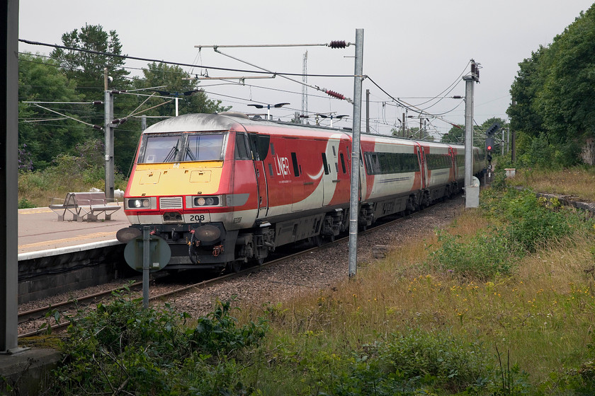 82208, GR 14.30 Edinburgh Waverley-London King`s Cross (1E19, 2L), Berwick-upon-Tweed station 
 Having just crossed the border from Scotland into England, DVT 82208 at the head of the 14.30 Edinburgh to King's Cross enters Berwick-upon-Tweed, its first stop from the Scottish capital. Over to the right of this image is a former platform with the only remaining one today being a long island affair with the up and down either side of it. 
 Keywords: 82208 14.30 Edinburgh Waverley-London King`s Cross 1E19 Berwick-upon-Tweed station