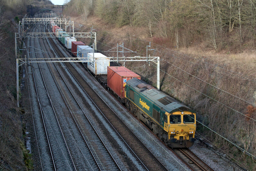 66519, 09.52 Lawley Street-Felixstowe (4L99, 1E), Roade cutting 
 Fighting for its path through a raft of Avanti West Coast Pendolinos and London Northwestern units all crammed on to the up slow lines 66519 climbs through Roade cutting at a congestion creating speed! The Freightliner Class 66 is hauling the 4L99 09.52 Lawley Street to Felixstowe service that arrived on time at its Suffolk destination. 
 Keywords: 66519 09.52 Lawley Street-Felixstowe 4L99 Roade cutting Freightliner