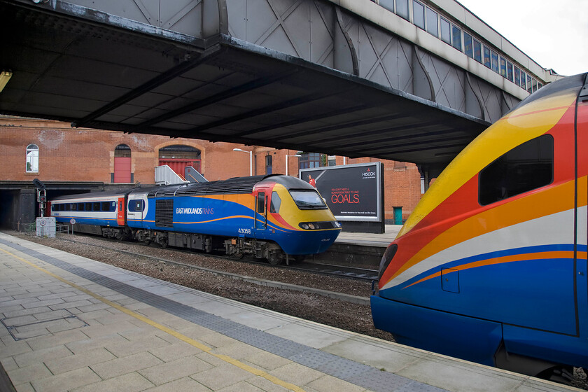 43058, EM 14.15 London St. Pancras-Nottingham (1D42) & 222003, EM 14.29 Sheffield-London St. Pancras (1C55), Leicester station 
 HST north - Meridian south. 43058 leads the 14.15 St. Pancras to Nottingham 'fast' service into Leicester station whilst 222003 pauses with the 14.29 Sheffield to London service. 
 Keywords: 43058 14.15 London St. Pancras-Nottingham 1D42 222003 14.29 Sheffield-London St. Pancras 1C55 Leicester station East Midlands Trains HST Meridian