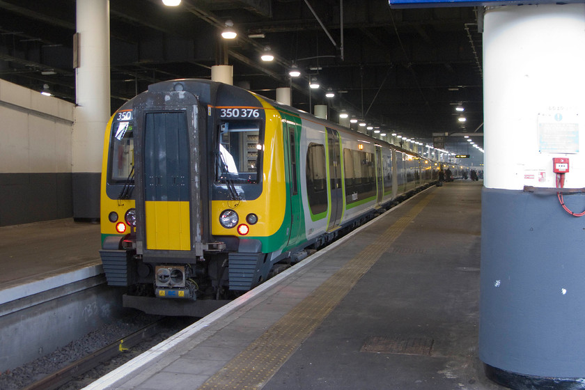 350376 & 350371, LM 13.49 London Euston-Birmingham New Street (1W15), London Euston station 
 Standing on Euston's rather incongruous 'double' platform our train home from London to Northampton waits. 350376 and 350371 will work he 13.49 service to Birmingham will take us back to Northampton. 
 Keywords: 350376 350371 13.49 London Euston-Birmingham New Street 1W15 London Euston station London Midland Desiro