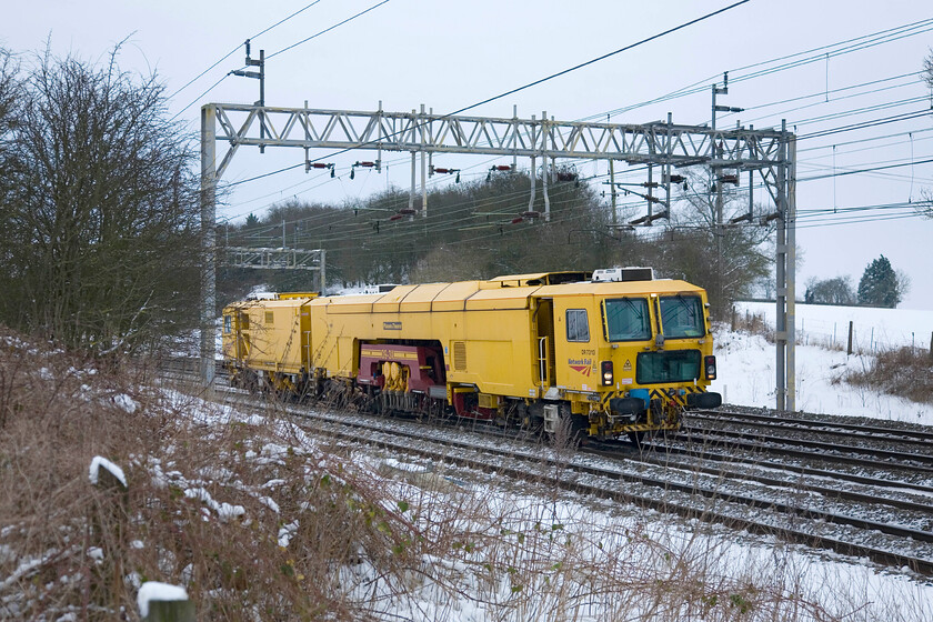 DR73113, unidentified down working, Roade 
 Network Rail Tamper DR73113 heads north near Roade. I do not know where the move originated or where it was heading for but it makes a change to see something a little different on this section of line. 
 Keywords: DR73113 unidentified down working Roade