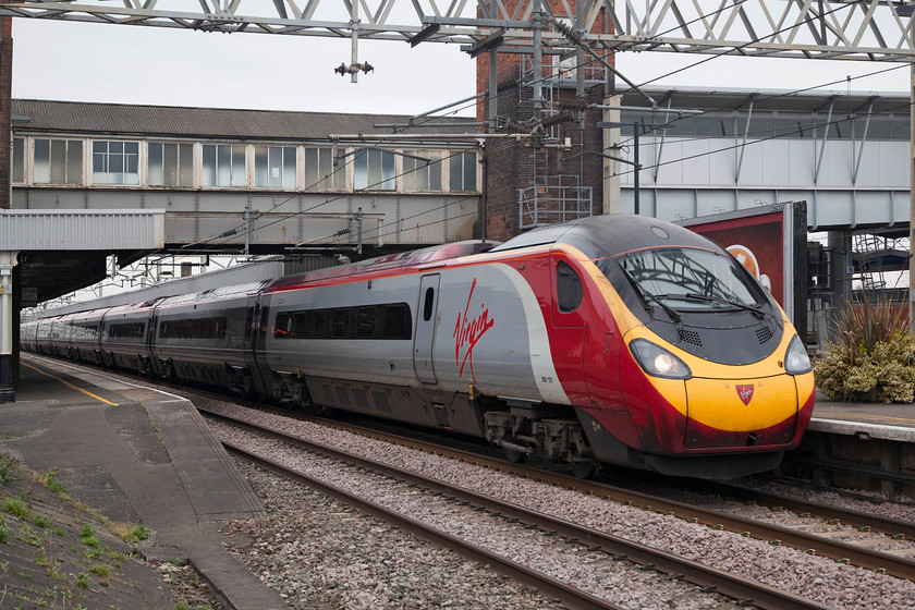 390121, VT 09.33 Liverpool South Parkway-London Euston (1A09, 5E), Nuneaton station 
 Virgin Trains 390121 'Virgin Dream' waits to get the 09.33 Liverpool South Parkway to London Euston away from Nuneaton station. This train (and all others on this particular Sunday) were terminating and starting from Liverpool South Parkway rather than Lime Street because of the latter's protracted rebuilding. 
 Keywords: 390121 1A09 Nuneaton station