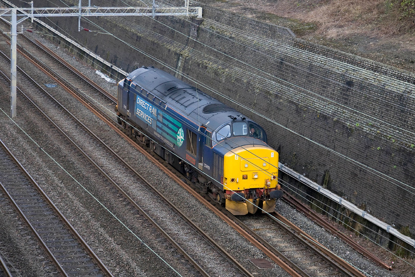 37419, Derby-Old Oak Common LE (0F70), Roade cutting 
 The second DRS light engine movement within twenty minutes sees 37419 'Carl Haviland 1954-2012' heading south through Roade cutting. Whilst the previous movement was going from Rugby to Wembley the Class 37 was operating as the 0F70 from Derby to Old Oak Common. I am not absolutely sure as to why this veteran locomotive, that will celebrate its half-century next year, was heading to west London. 
 Keywords: 37419 Derby-Old Oak Common Light engine 0F70 Roade cutting DRS Direct Rail Services Carl Haviland 1954-2012