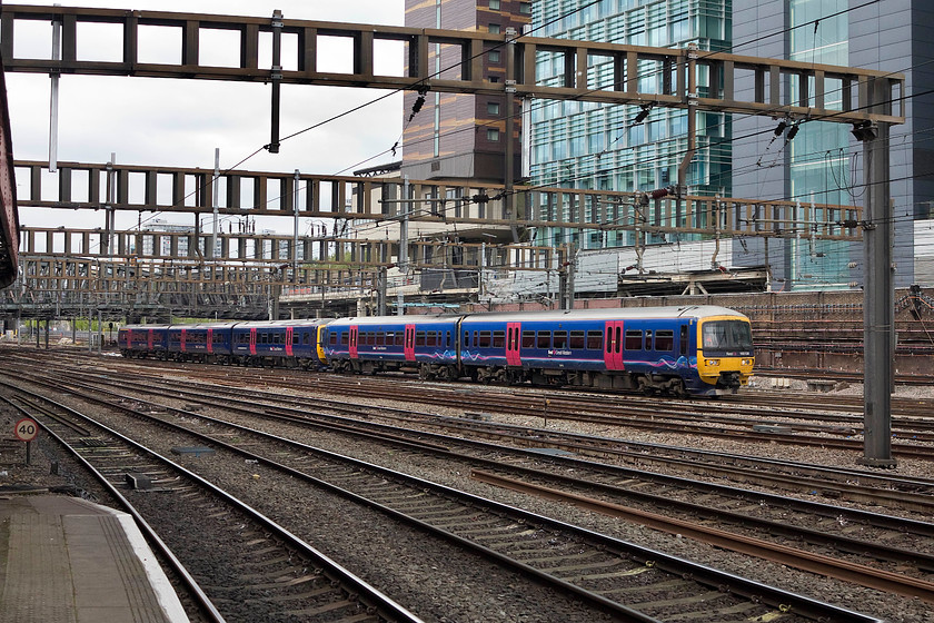 165128 & 166202, GW 13.01 Oxford-London Paddington (1P45, 6L), London Paddington station 
 A five-car Turbostar combination arrives at London Paddington with the 13.01 from Oxford. The units are 165128 and 166202 that have spent all their lives on the lines in and out of Paddington and have given good service. 
 Keywords: 165128 166202 1P45 London Paddington station