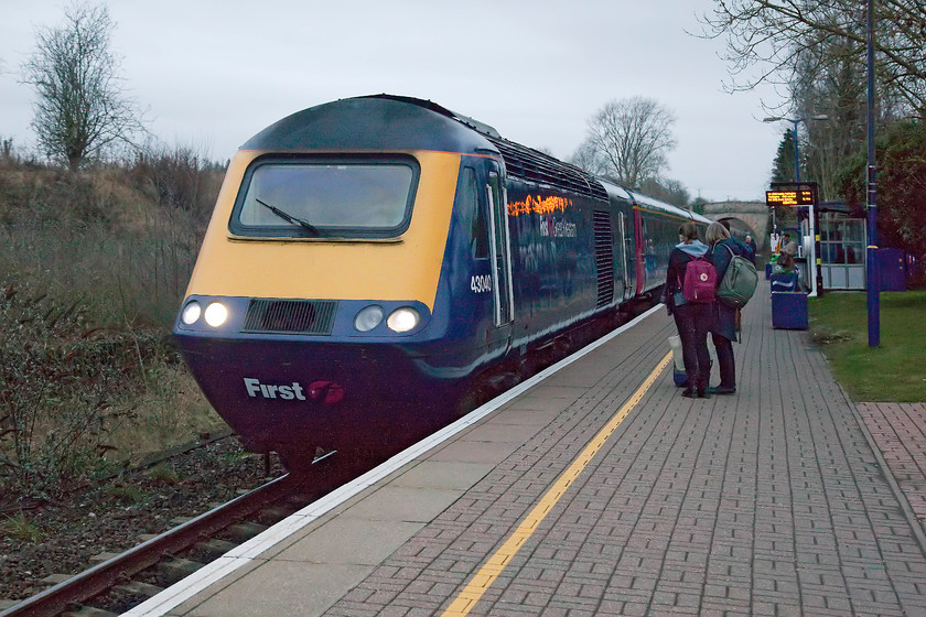 43040, GW 14.25 Great Malvern-London Paddington (1P57), Hanborough station 
 It's nearly dark now at Hanborough station as the 14.25 Great malvern to London paddington rolls in. The camera is now set to 6400ISO with a shutter speed of 1/800th sec. I have taken care of some of the 'noise' using Neat Image (an excellent Photoshop plug in) but the picture is a little soft. The HST is the 14.25 Great malvern to London Paddington with power car 43040 'Bristol St Philips Marsh' leading. This power car was named in 2003. This was the second name it carried being previously 'The Granite City' from 1990 to 1996 when it was an Eastern Region power car.