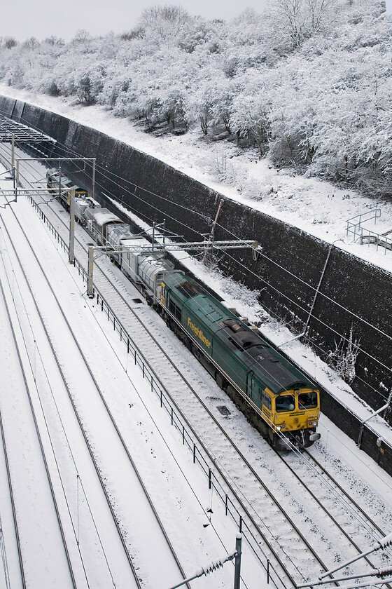 66621 & 66004, Hilmorton Junction-Bletchely drain train (6Y70), Roade cutting