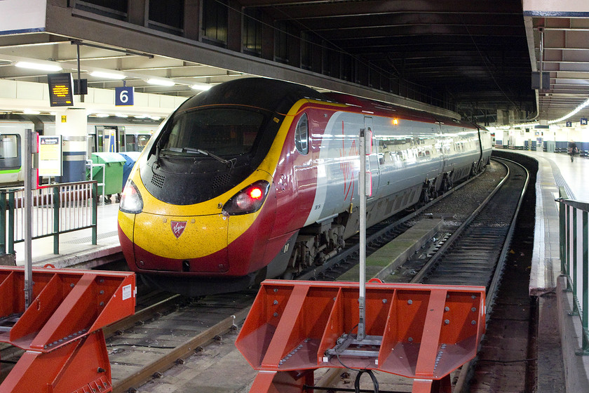 390154, VT 19.30 London Euston-Glasgow Central (1S06), London Euston station 
 390154 'Matthew Flinders' waits to leave Euston with the final Scottish service of the day, excluding the sleeper. The 1S06 19.30 to Glasgow Central arrives in Central station at just after midnight. 
 Keywords: 390154 19.30 London Euston-Glasgow Central 1S06 London Euston station