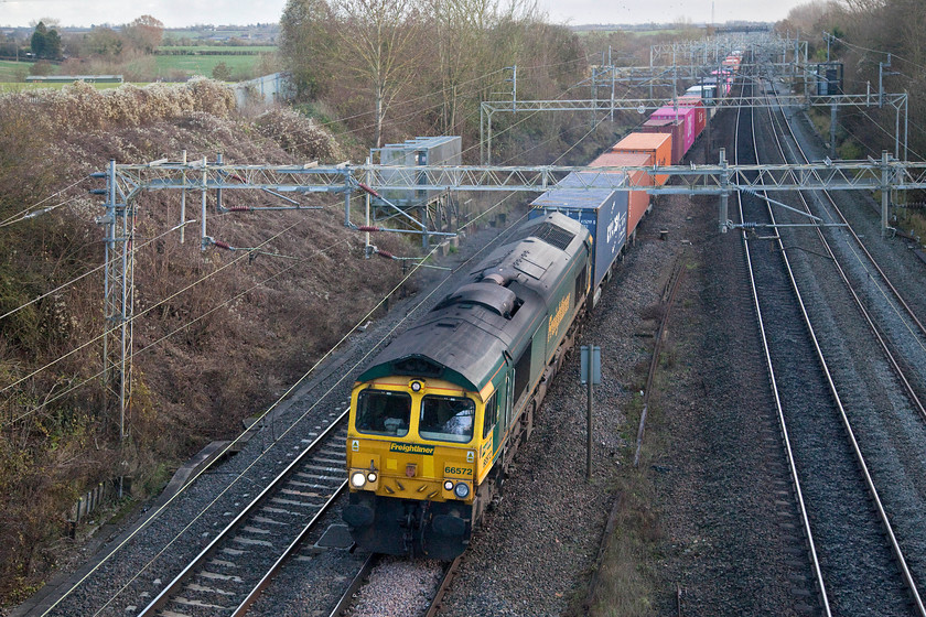 66572, unidentified down Freightliner, Victoria bridge 
 66572 leads an unidentified Freightliner working past Victoria Bridge just north of Hanslope Junction on the WCML. It really should be not too difficult to identify workings with all the technology at our disposal. However, when that technology has a wobble, as RTT did on this afternoon, we are a bit stuck! This Freightliner could have been one of the 11.24 London Gateway to Crewe Basford Hall or less than likely, the 09.25 Southampton to Garston. Can anybody advise me? 
 Keywords: 66572 unidentified down Freightliner Victoria bridge